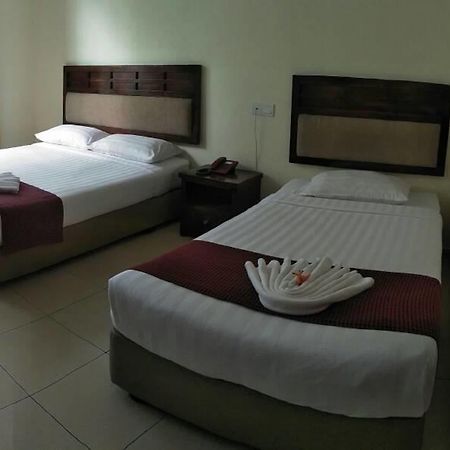 Sutera Hotel Серембан Екстериор снимка