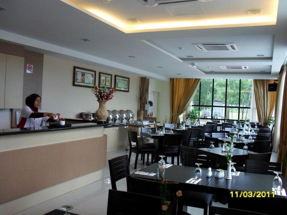 Sutera Hotel Серембан Екстериор снимка