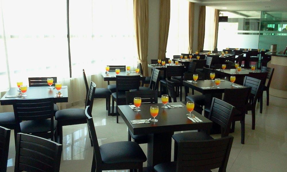 Sutera Hotel Серембан Екстериор снимка
