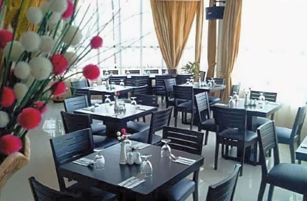 Sutera Hotel Серембан Екстериор снимка