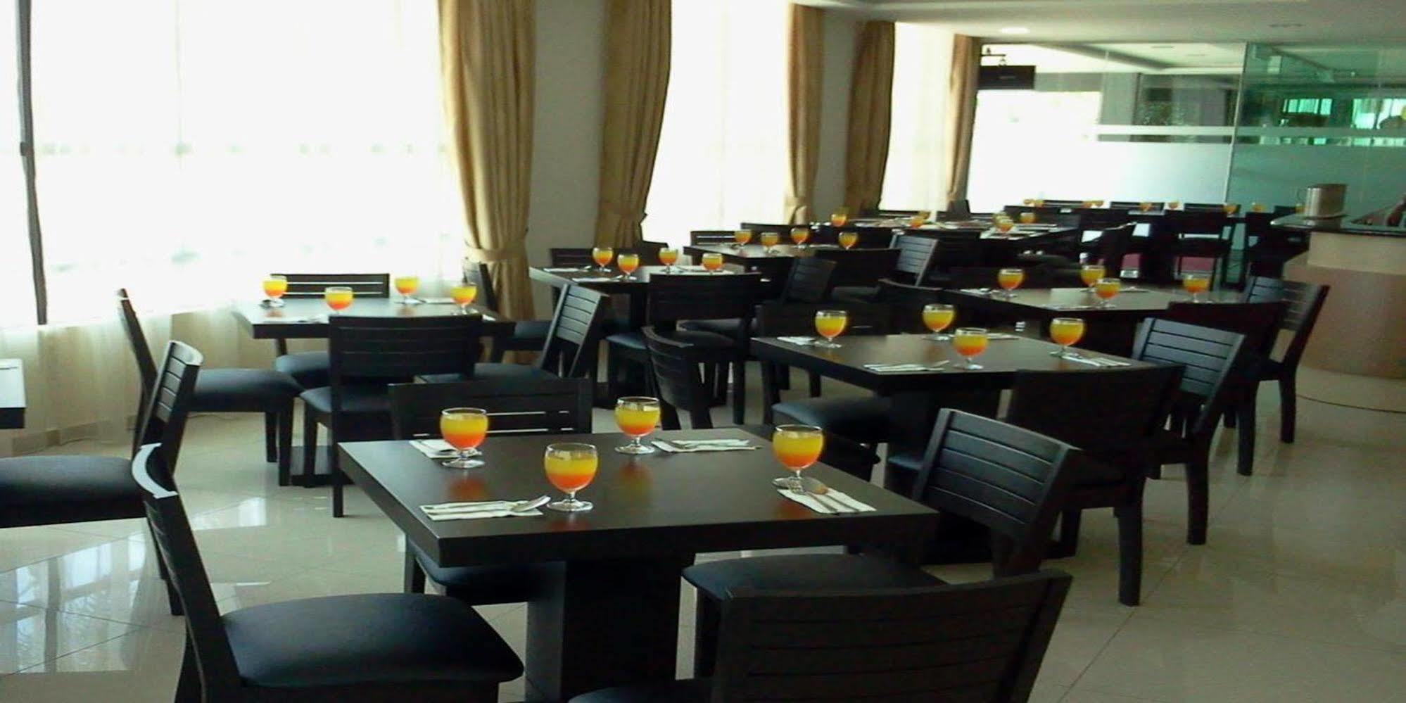 Sutera Hotel Серембан Екстериор снимка