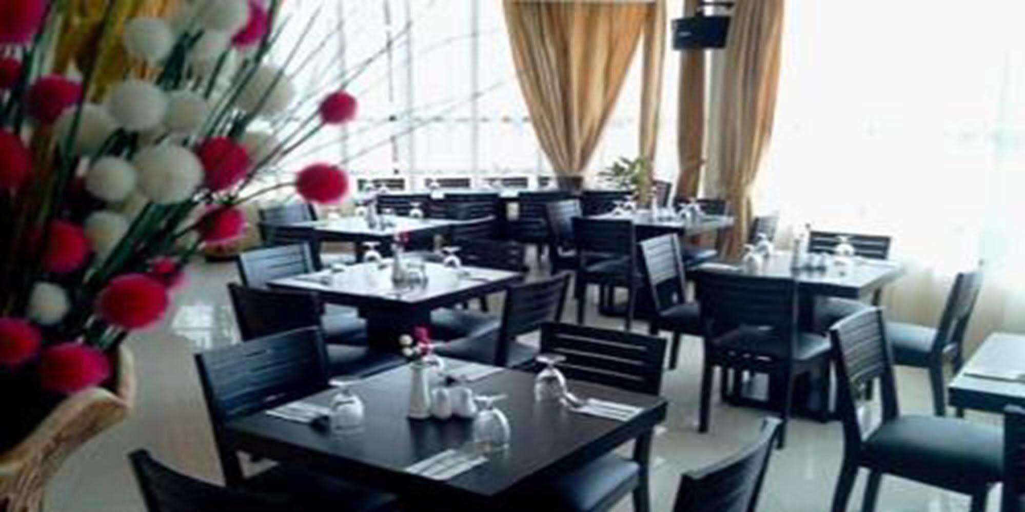 Sutera Hotel Серембан Екстериор снимка