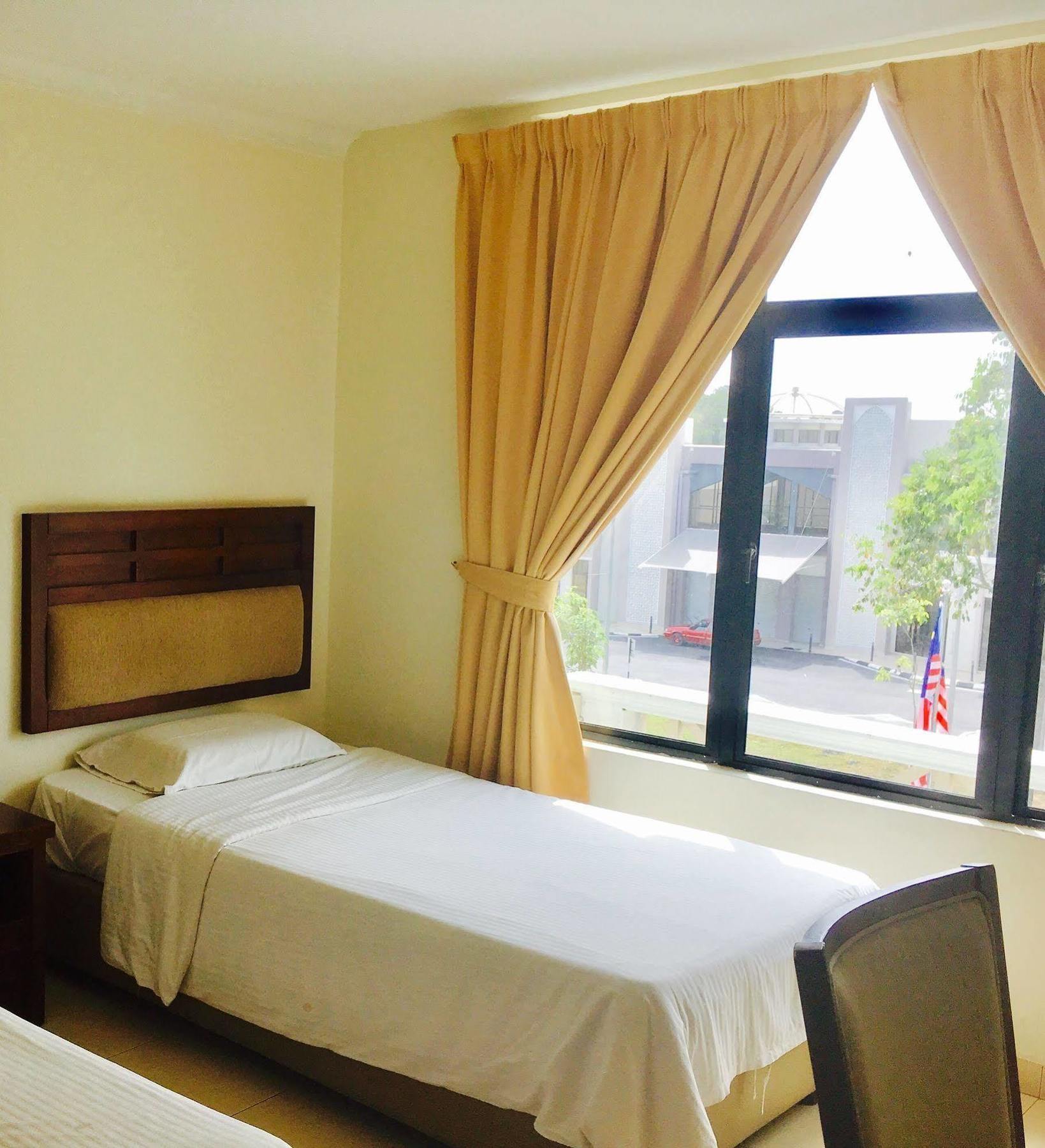 Sutera Hotel Серембан Екстериор снимка